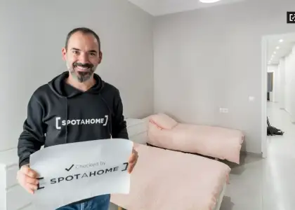 Amplia habitación en un apartamento de 5 dormitorios en Russafa, Valencia en Valencia