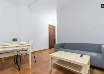 Amplia habitación en un apartamento de 7 habitaciones, Ciutat Vella en Valencia