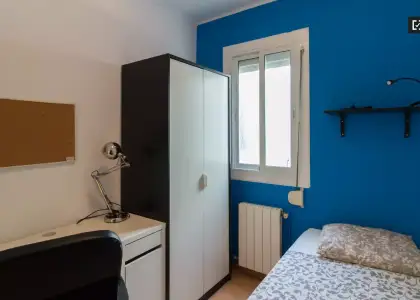 Habitación en piso compartido de 3 habitaciones en alquiler en Santa Eulália en Barcelona