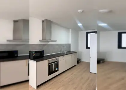 Habitación en piso compartido de 3 habitaciones en La Bresca, ideal para profesionales y estudiantes. en Málaga