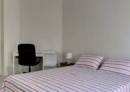 Habitación en piso compartido de 3 habitaciones en Zaragoza, ideal para mujeres. en Zaragoza