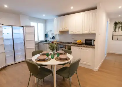 Habitación en piso compartido de 4 habitaciones en alquiler en Oviedo, con todos los gastos incluidos, ideal para profesionales y estudiantes. en Oviedo