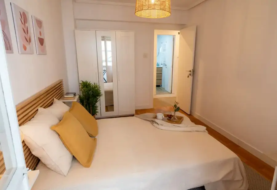 Habitación en piso compartido de 4 habitaciones en alquiler en Oviedo, con todos los gastos incluidos, ideal para profesionales y estudiantes. en Oviedo