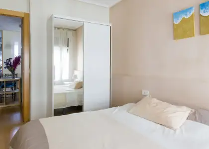 Habitación en piso compartido de 4 habitaciones en alquiler en Zaragoza, ideal para mujeres. en Zaragoza