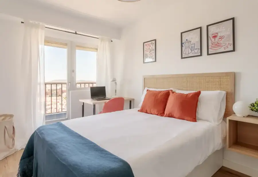 Habitación en piso compartido de 5 habitaciones en Alicante, no fumadores, no se admiten mascotas. en Alicante (Alacant)