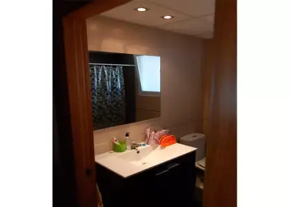 Habitación en piso compartido de 5 habitaciones en Zaragoza, solo para mujeres, profesionales. en Zaragoza