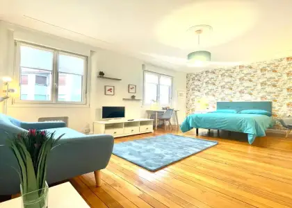 Habitación en piso compartido de 6 dormitorios en alquiler en Abando, todos los gastos incluidos en Bilbao