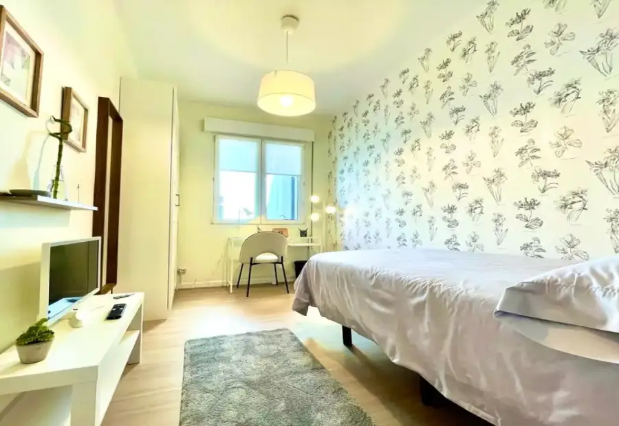 Habitación en piso compartido de 6 dormitorios en alquiler en Abando, todos los gastos incluidos en Bilbao