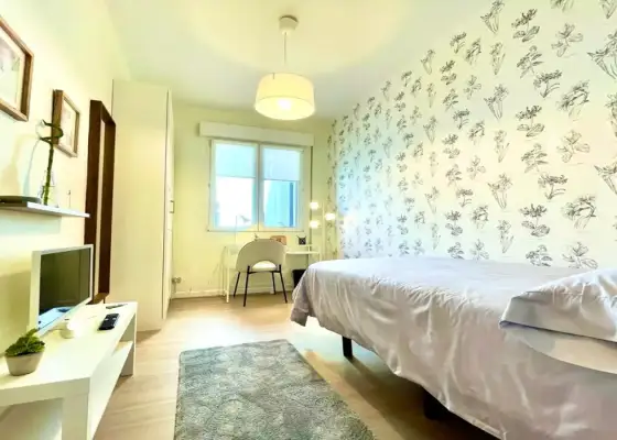 Habitación en piso compartido de 6 dormitorios en alquiler en Abando, todos los gastos incluidos en Bilbao