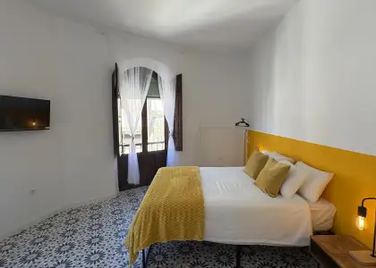 Habitación en piso compartido de 6 habitaciones en alquiler en Albaycín perfecta para chicas, profesionales y estudiantes en Granada