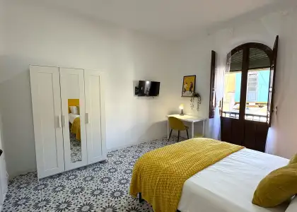 Habitación en piso compartido de 6 habitaciones en alquiler en Albaycín perfecta para chicas, profesionales y estudiantes en Granada