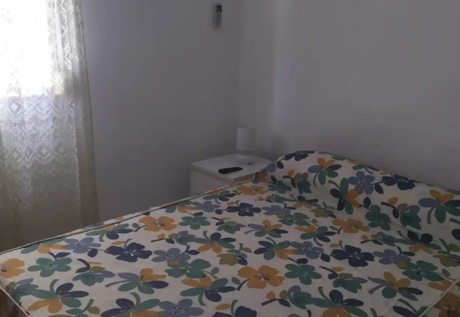 Habitación en un apartamento compartido de 8 habitaciones en Cruz del Humilladero. Se admiten parejas. en Málaga