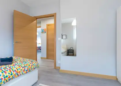 Habitación en un piso compartido de 3 habitaciones en alquiler en Arabella, todos los gastos incluidos. en Bilbao