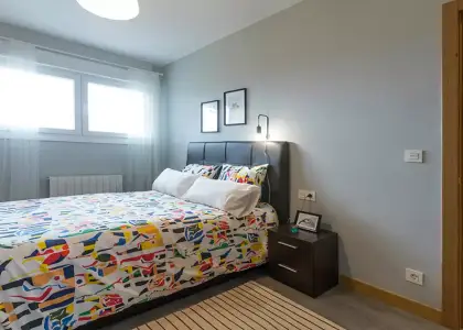 Habitación en un piso compartido de 3 habitaciones en alquiler en Arabella, todos los gastos incluidos. en Bilbao