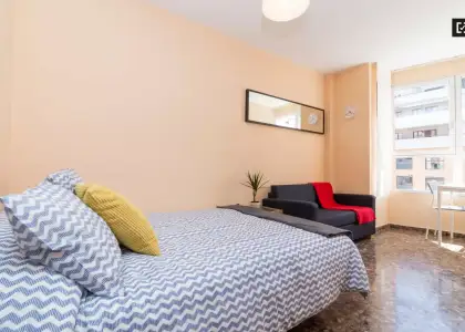 Habitación en un piso compartido de 5 habitaciones en alquiler en Penya-Roja en Valencia