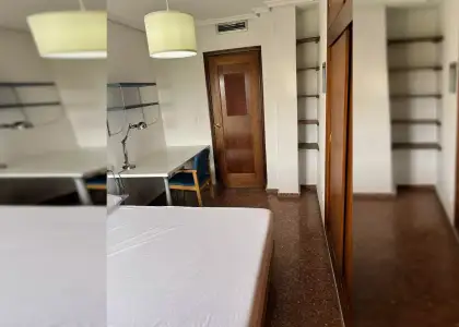 Habitación en un piso compartido de 5 habitaciones en Murcia, con algunos gastos incluidos. en Murcia