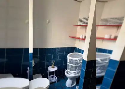 Habitación en un piso compartido de 5 habitaciones en Murcia, con algunos gastos incluidos. en Murcia