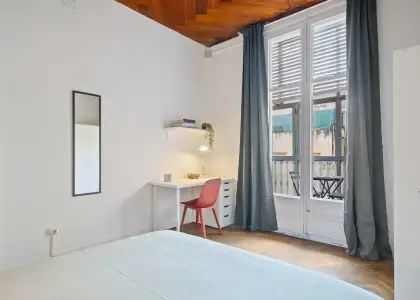 Habitación en un piso compartido de 6 habitaciones en alquiler en la Dreta de l'Eixample, solo para profesionales. en Barcelona