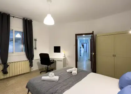 Habitación en un piso compartido de 7 dormitorios en alquiler en Sant Antoni en Barcelona