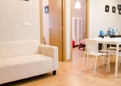Habitación interior con llave independiente en el apartamento compartido, Ciutat Vella en Valencia