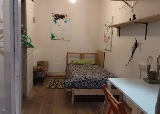 Se alquila habitación en piso compartido de 3 habitaciones en Barcelona