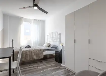 Se alquila habitación en piso compartido de 5 habitaciones en L'Illa Perduda. en Valencia