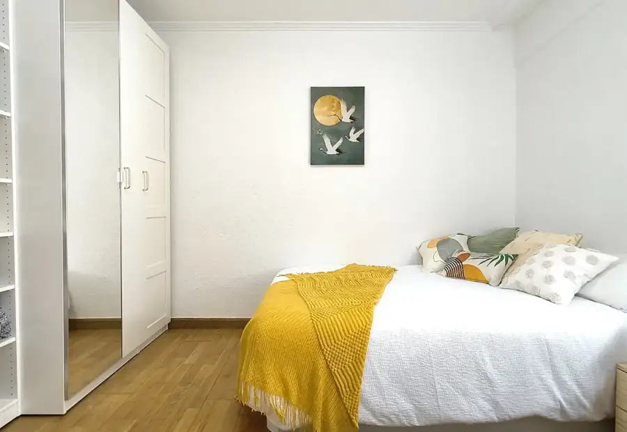 Se alquila habitación en piso compartido de 5 habitaciones en Milagrosa-Arrosadia en Pamplona