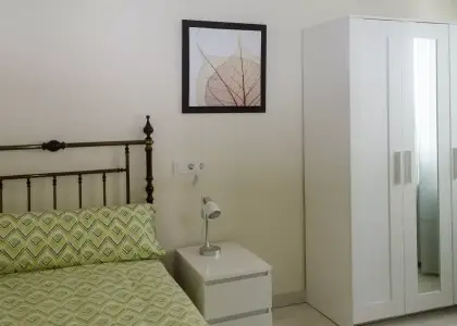 Se alquila habitación en piso compartido de 5 habitaciones en Oviedo en Oviedo