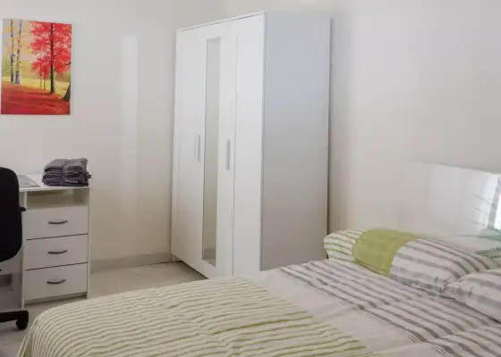 Se alquila habitación en piso compartido de 5 habitaciones en Oviedo