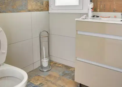 Se alquila habitación en piso compartido de 5 habitaciones en Zaragoza, todos los gastos incluidos. en Zaragoza
