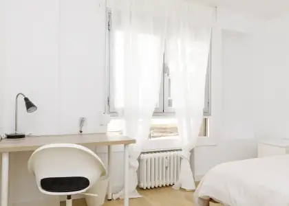 Se alquila habitación en piso compartido de 5 habitaciones en Zaragoza, todos los gastos incluidos. en Zaragoza