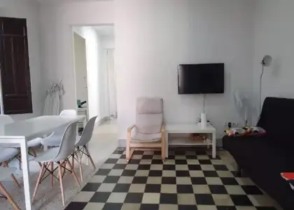 Se alquila habitación en piso compartido de 6 habitaciones en Centro-Sagrario en Granada
