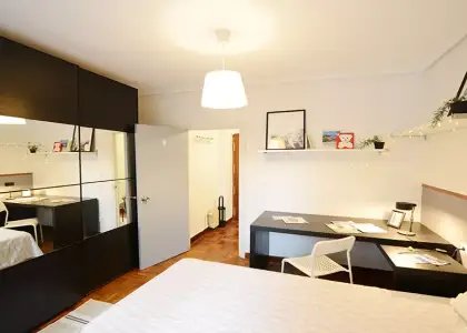 Se alquila habitación en piso de 4 dormitorios en Ametzola en Bilbao