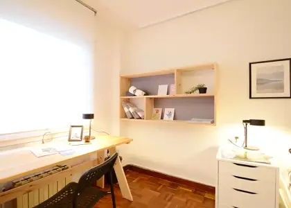 Se alquila habitación en piso de 4 dormitorios en Ametzola en Bilbao