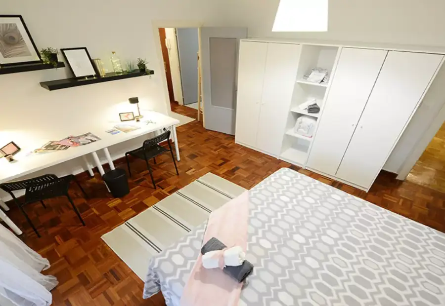 Se alquila habitación en piso de 4 dormitorios en Ametzola en Bilbao