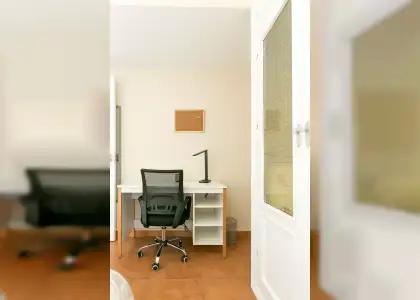 Se alquila habitación en piso de 4 habitaciones en Granada en Granada