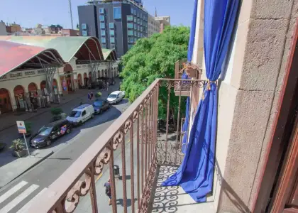 Se alquila habitación en piso de 5 habitaciones en Barcelona en Barcelona