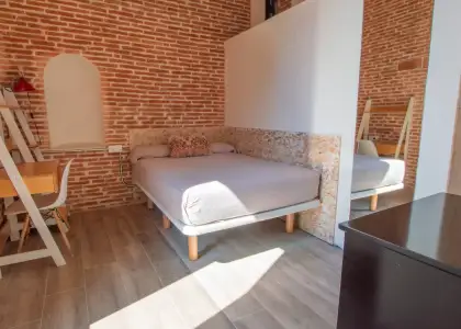 Se alquila habitación en piso de 5 habitaciones en Barcelona en Barcelona